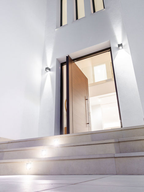 puerta principal fachada casa vivienda unifamiliar arquitectura contemporánea en El Limonar en Málaga - bauc arquitectura.