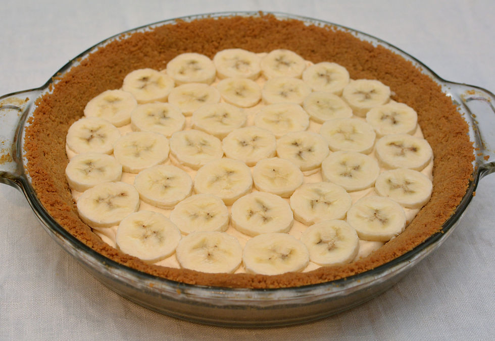 Peanut Butter Banana Cream Pie with Sliced Bananas