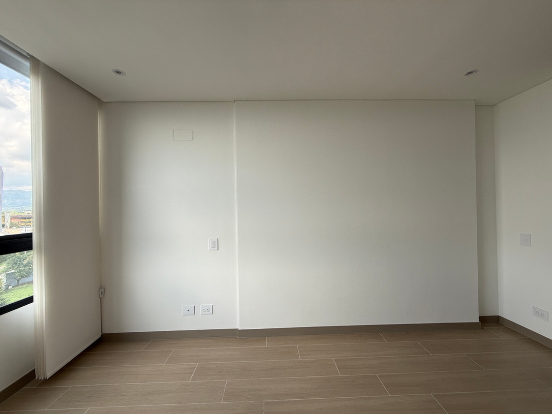 Habitación auxiliar con persianas corredizas