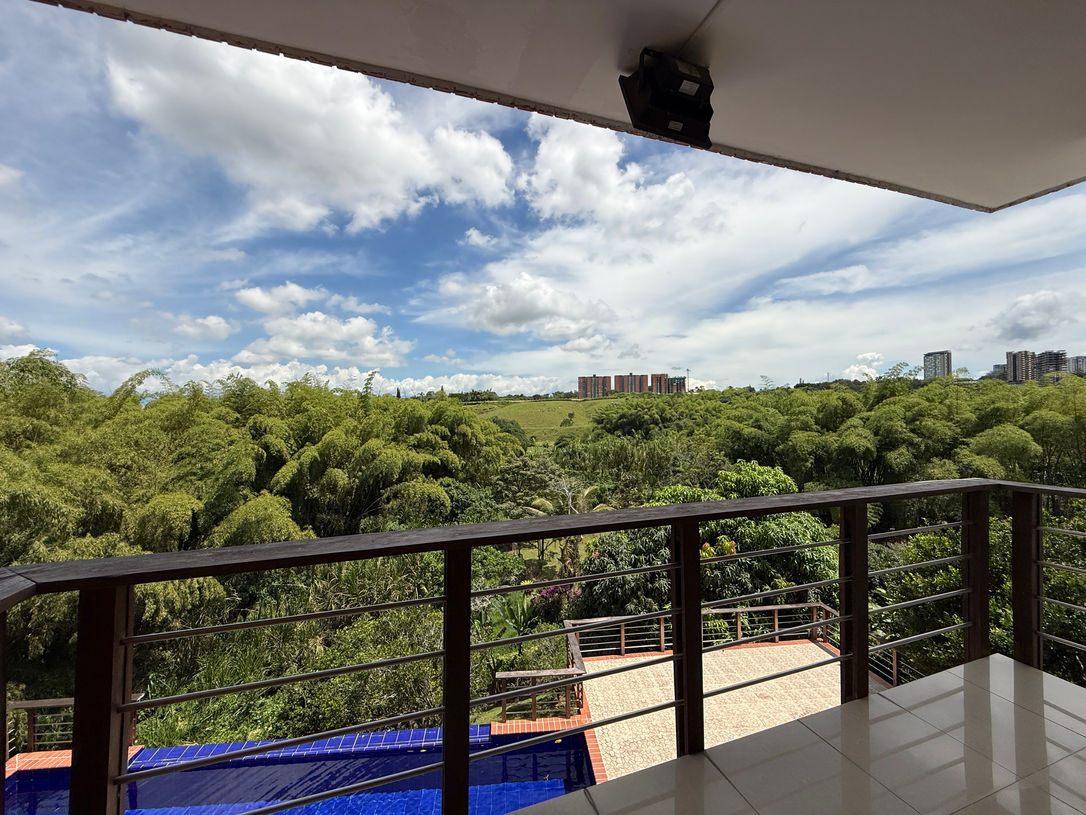 Vista exterior con entorno natural en Cerritos Pereira