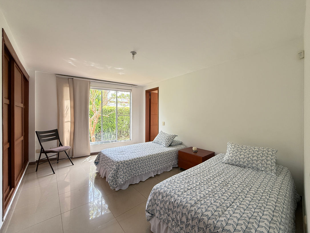 Habitación amplia en casa en Cerritos Pereira con buena ventilación