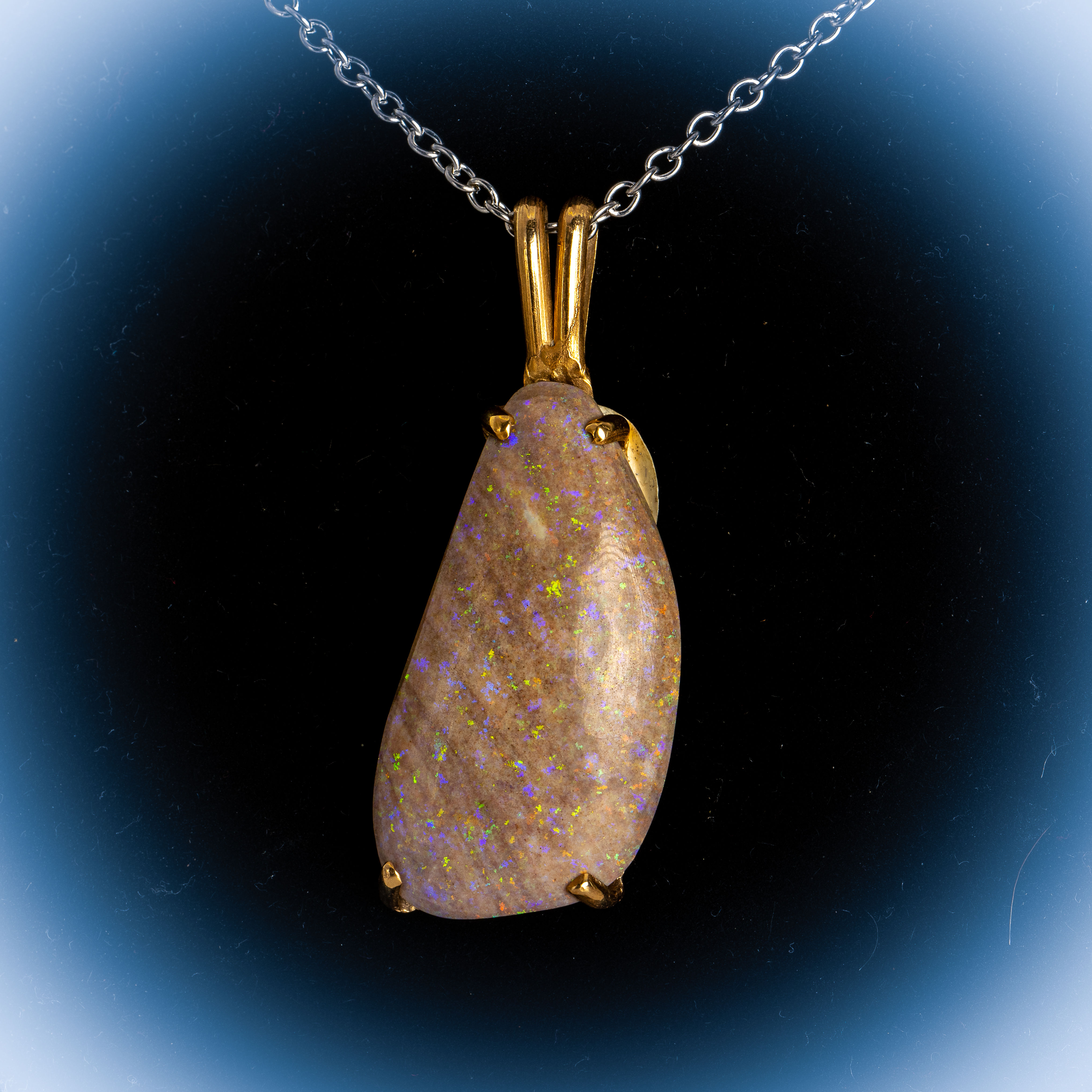 Opal gold pendant