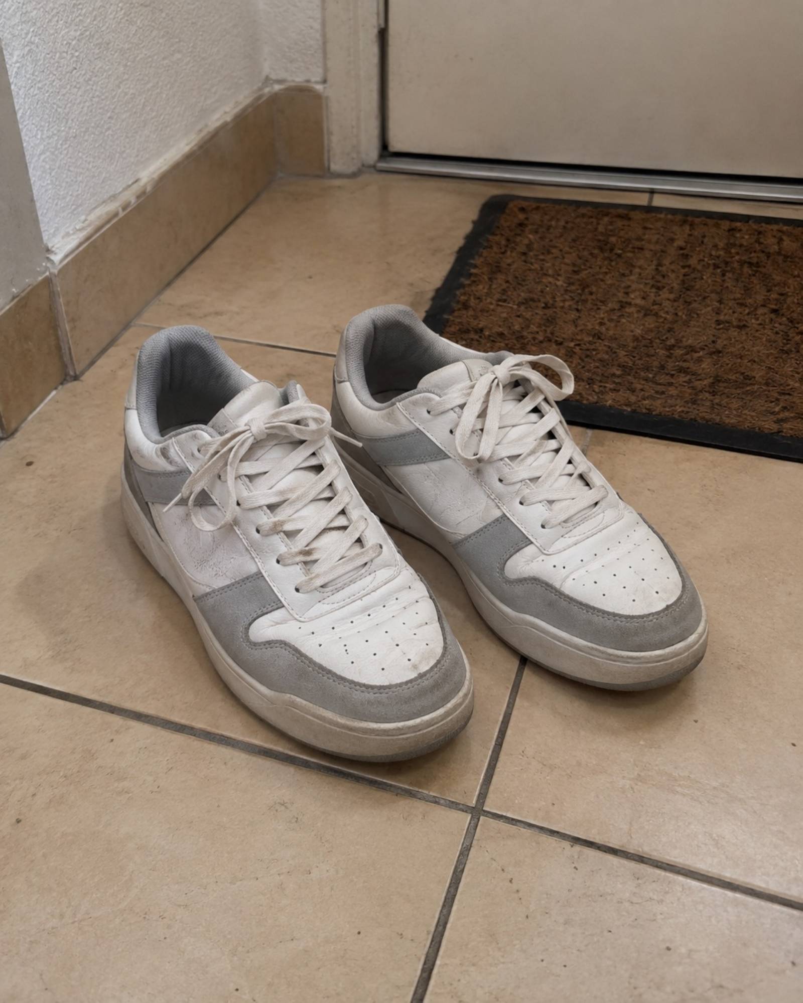 Baskets basses blanc et gris