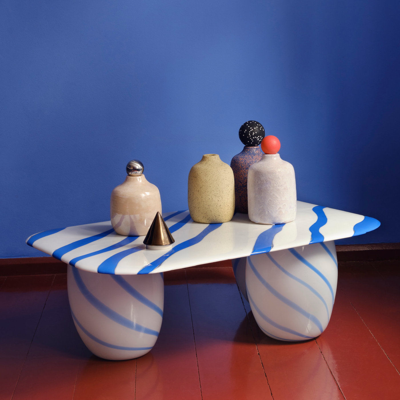 KNSTRKT stackable ceramics, VIIE VASES and CANDY glass furniture by STUDIO BERG, styled at Tautes Heim in Berlin