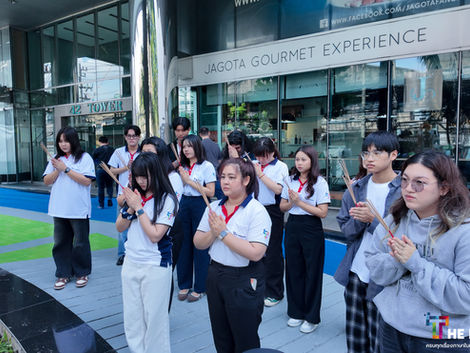 ทำบุญออฟฟิศ ศูนย์สอนภาษา The Language Thailand เริ่มต้นกลางปีอย่างเป็นสิริมงคล