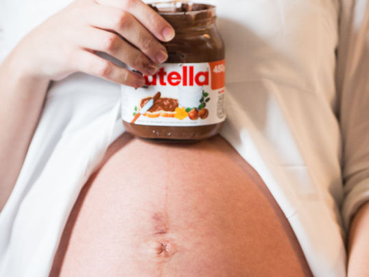 Reportage lifestyle grossesse à domicile | Eléonora et Aurélien | Photographe Nivolas-Vermelle