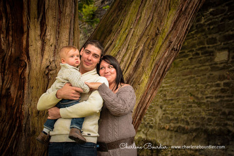 Séance photo famille en extérieur | Ayden et ses parents | Photographe famille à La Tour du Pin (38)