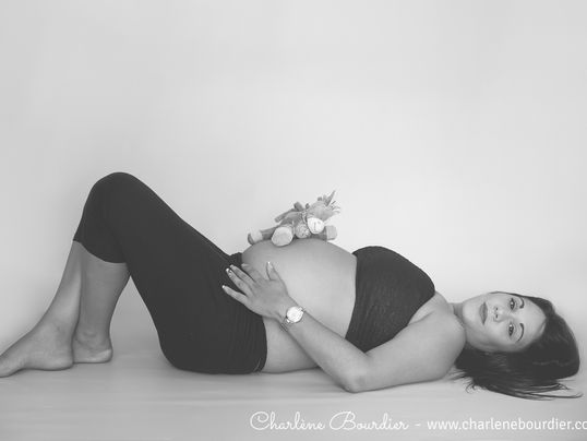 Séance photo de grossesse - Maud - Photographe studio La Tour du Pin