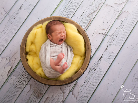 Séance photo de naissance - Evan, 9 jours - Photographe naissance à La Tour du Pin, près de Bourgoin