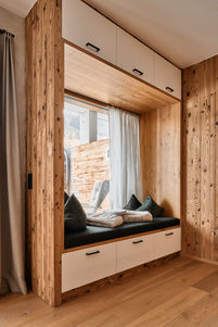 Tischlerei Weiskopf Hotel Chalets Bergwiesenglück See im Paznauntal