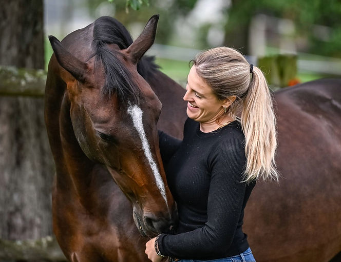 Tierphysio_Larissa Estermann.jpeg