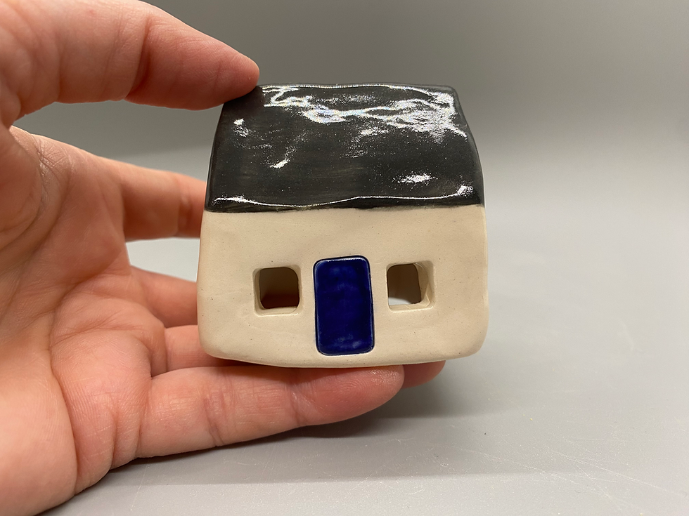 Thumbnail: Luminary cottage with tealight
