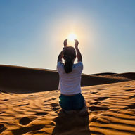 zachód słońca na pustyni w Ras Al Khaimah, ZEA, Adventurous Camel