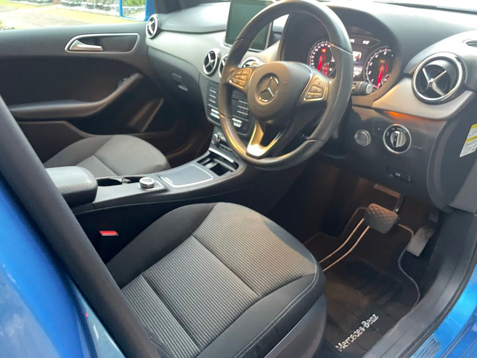 サムネイル： Mercedes-Benz B Class Radar Safety Packege H27 15530km