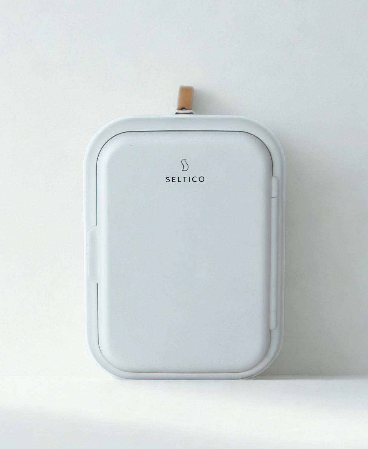 מיני מקרר לבן