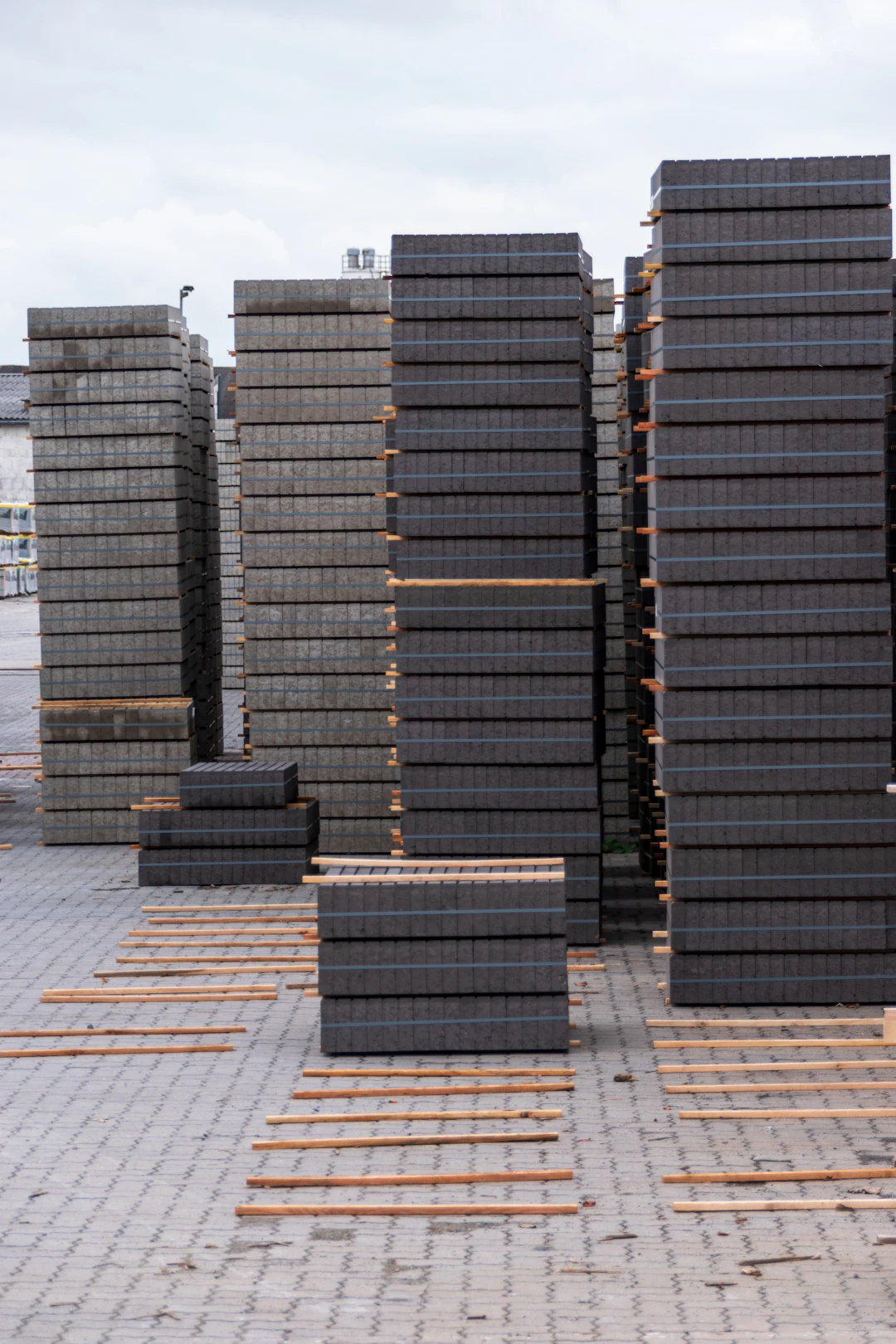 Choosing the Right Materials for Hardscaping: A Comprehensive Guide