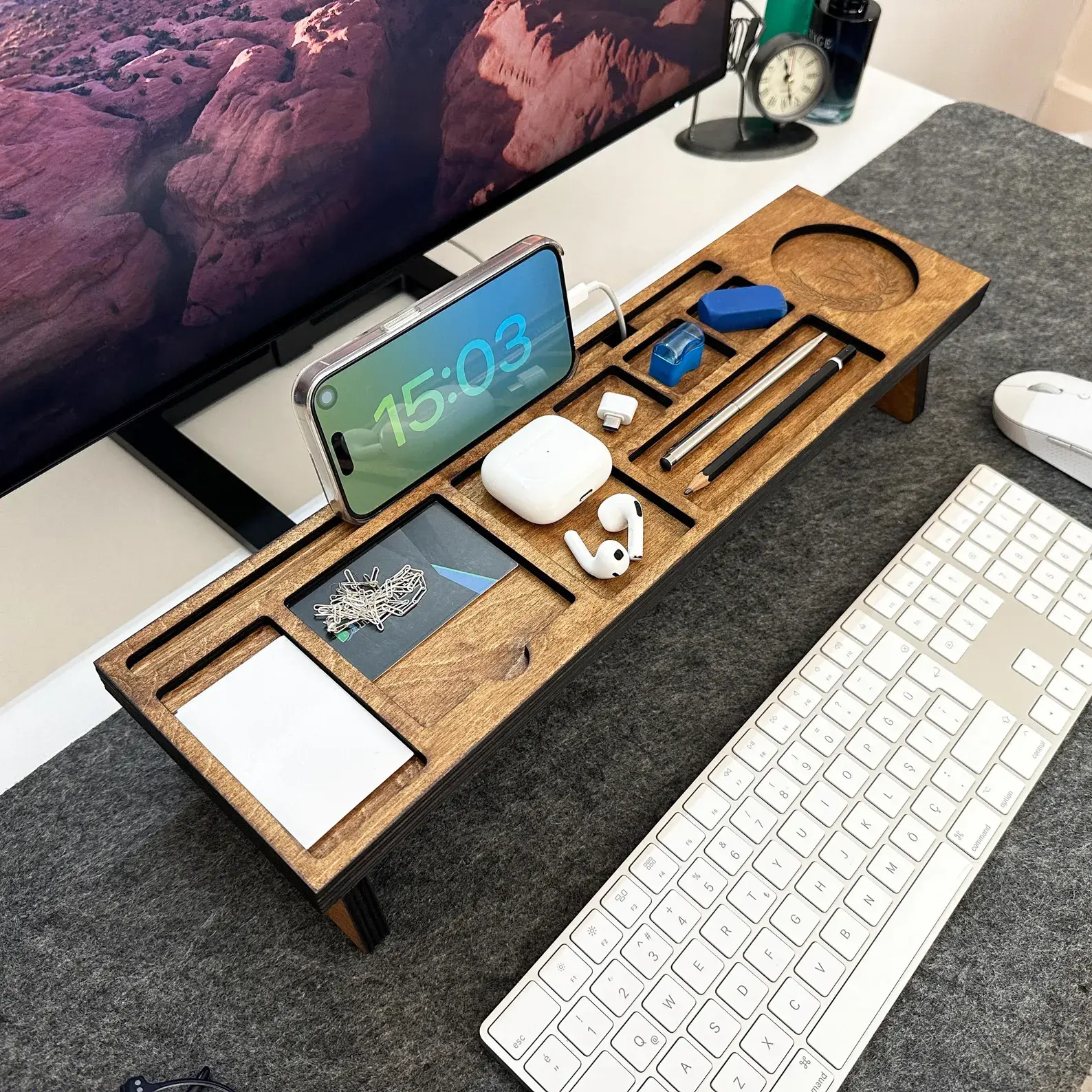 Practical Desk Organizer for a Neat and Comfortable Workspace