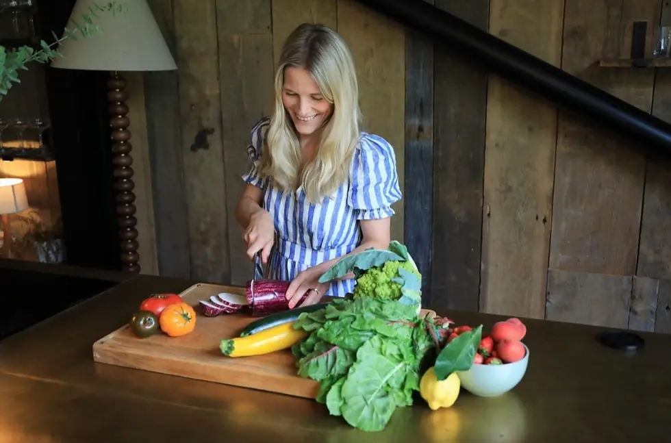 How what you eat in the postnatal period can support your mental health (By ‘Nutrition by Ellie’)