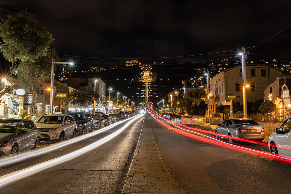 נופים אורבניים בשעות הלילה