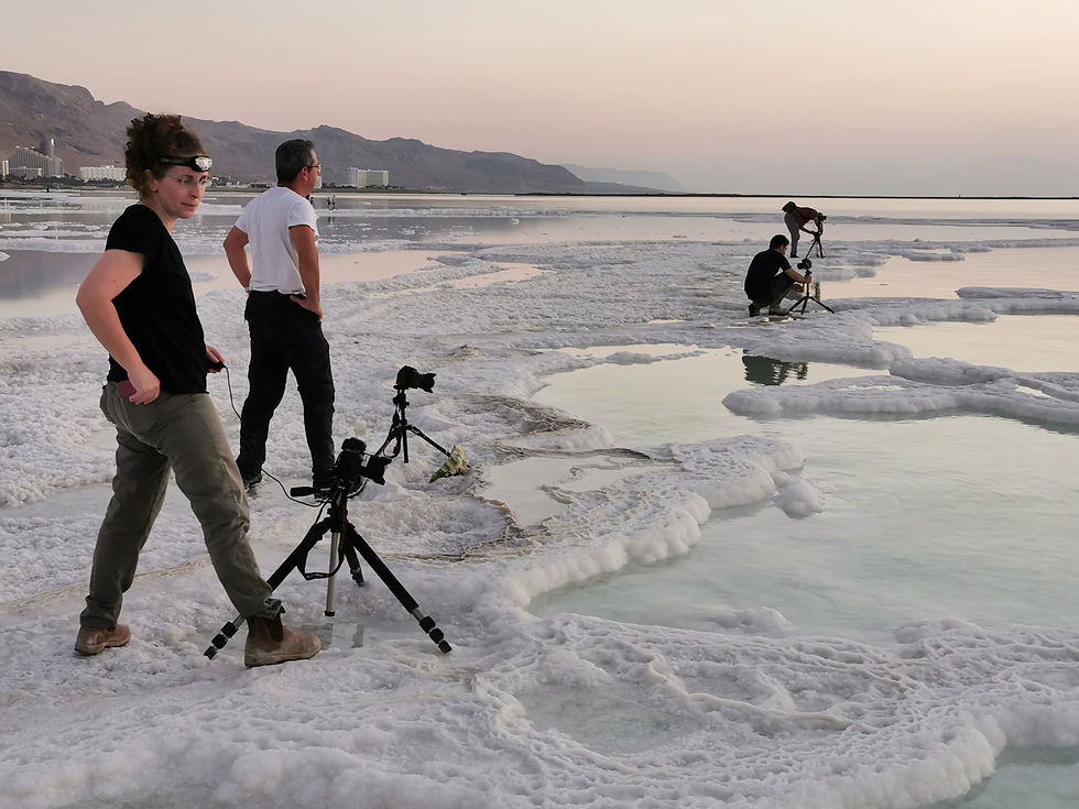 תיעוד צלמים שמשתתפים בסדנת צילום באיזור ים המלח, בהדרכת כפיר ולר, צלם ומדריך צילום