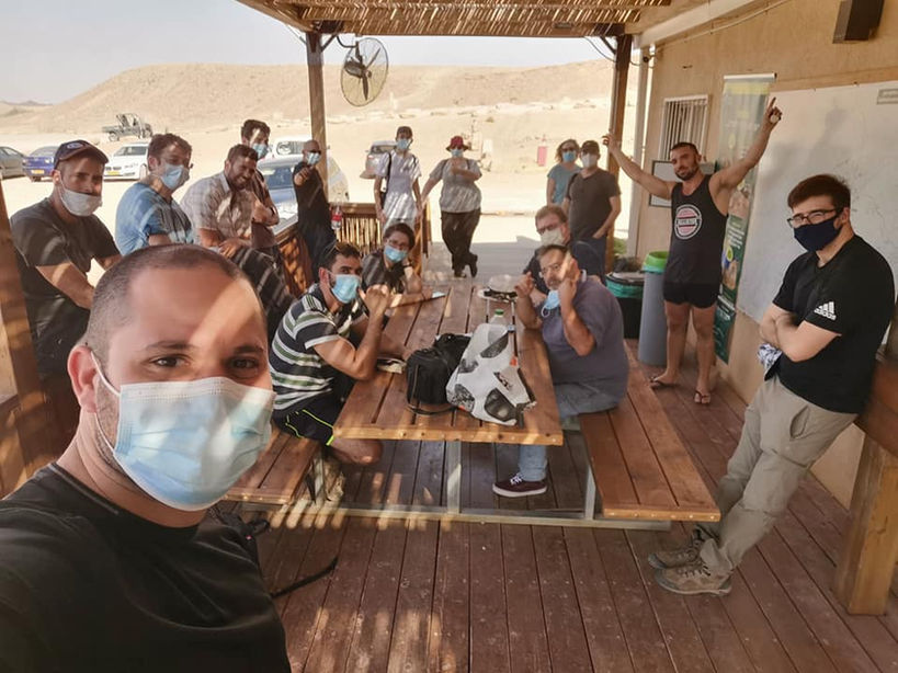 משתתפי סדנת רודפי הכוכבים בתדריך ראשון לקראת הסדנה