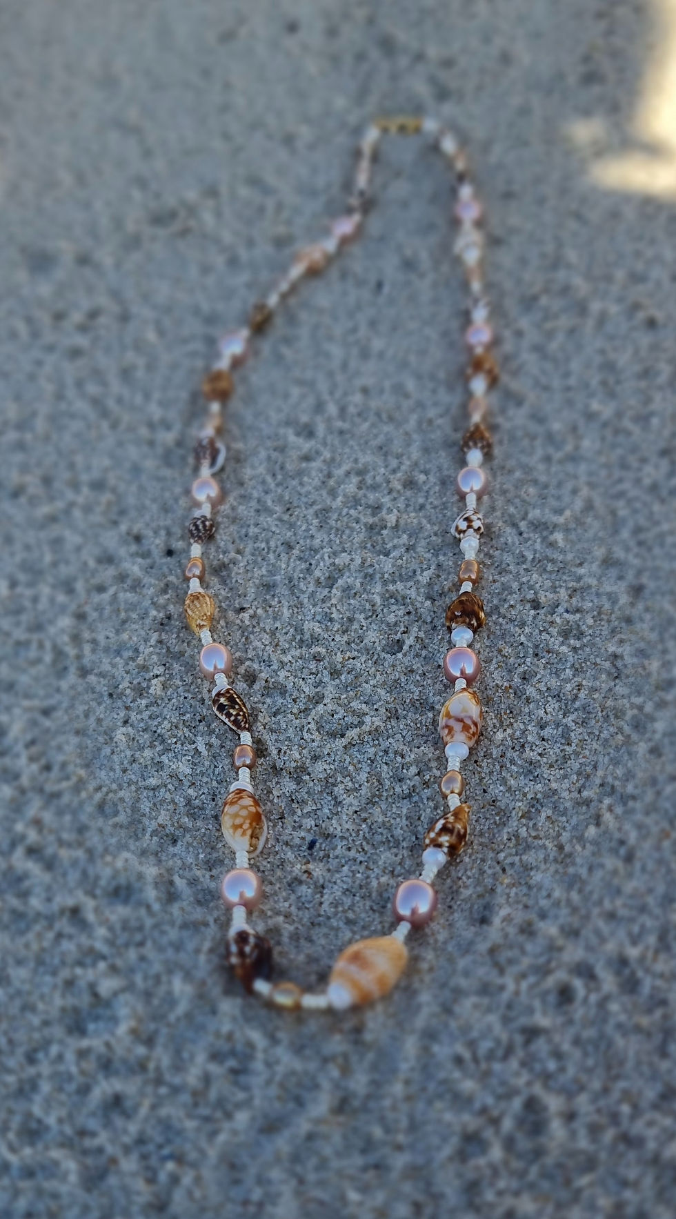Thumbnail: Rose Konkylie Necklace