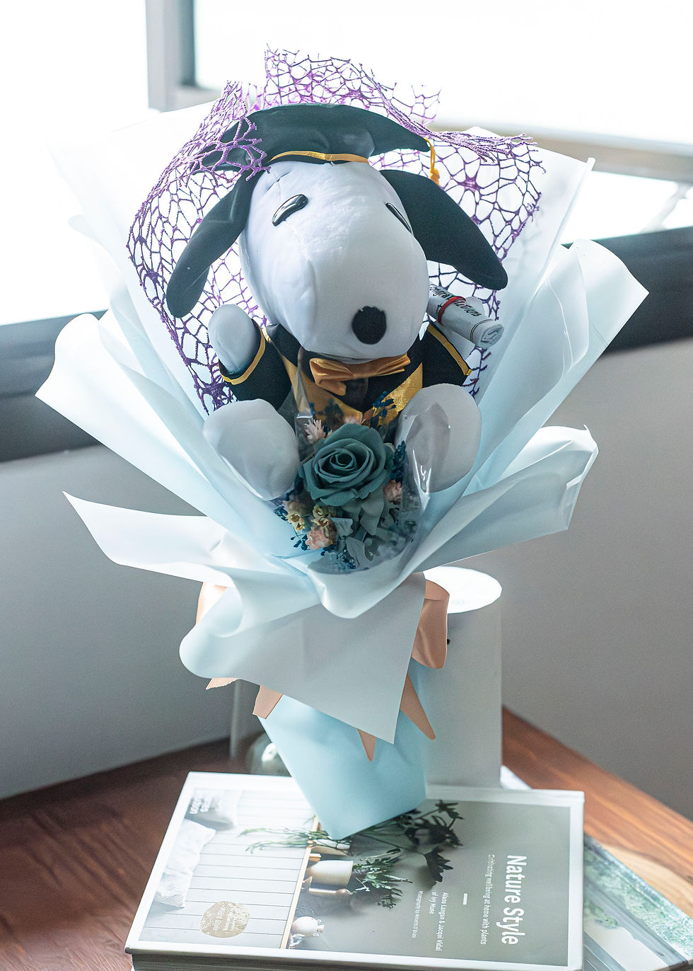 snoopy-peanuts-graduation-bouquet-preserved-roses-singapore