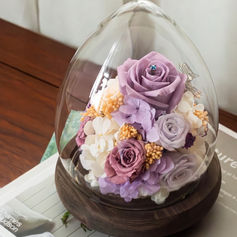 Turn your room into a spa-like sanctuary. The serene, dreamy hues of our Lilac and White Rose Dome bring instant sophistication and a peaceful energy to any desk or shelf. āØ
