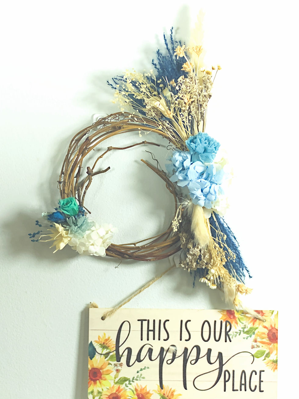 Flower Home Decor Ideas: Mini Blue Flower Wreath - Asymmetrical Design