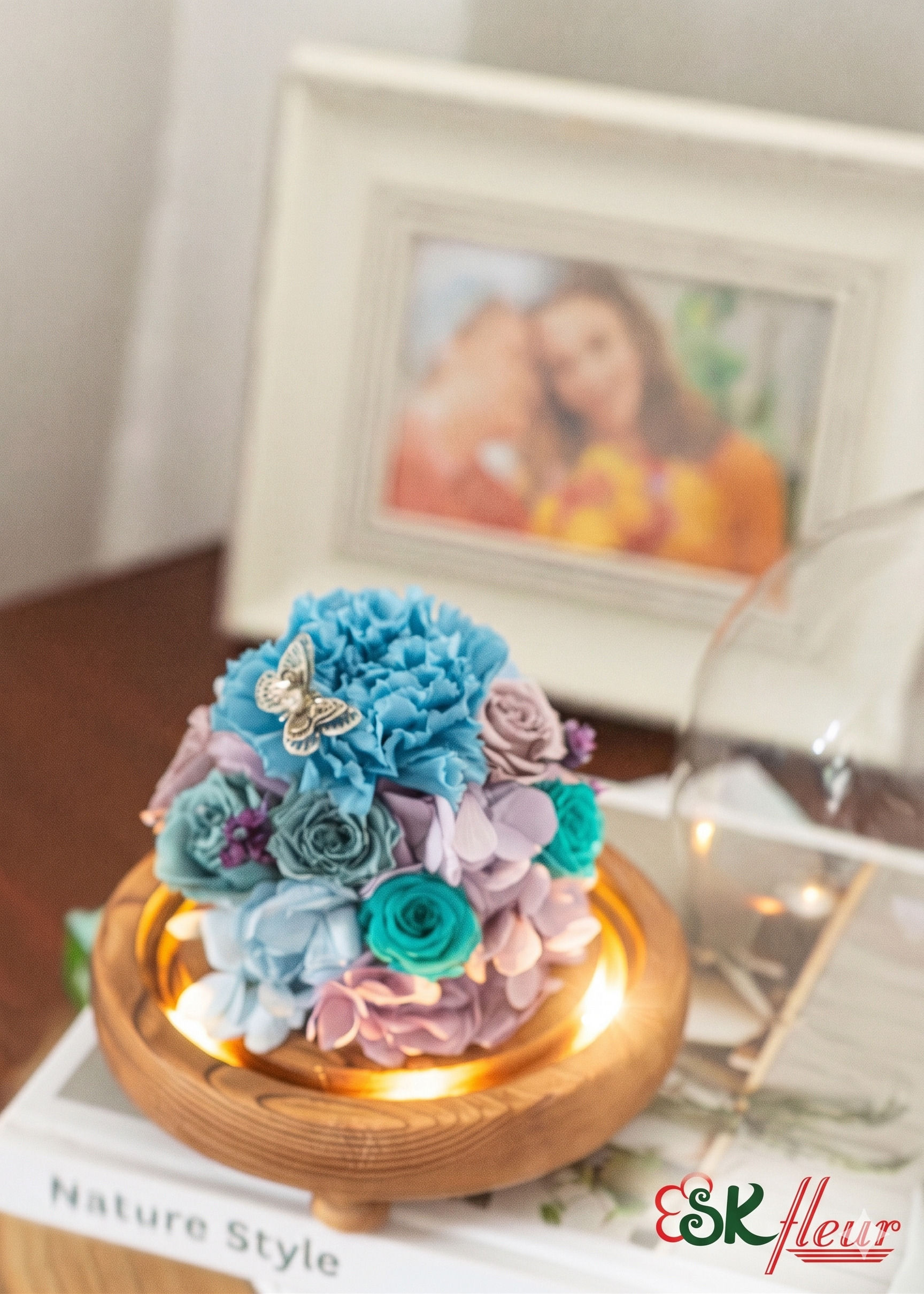 Preserved Flowers Dome - Horizon Blue Carnation in Glass