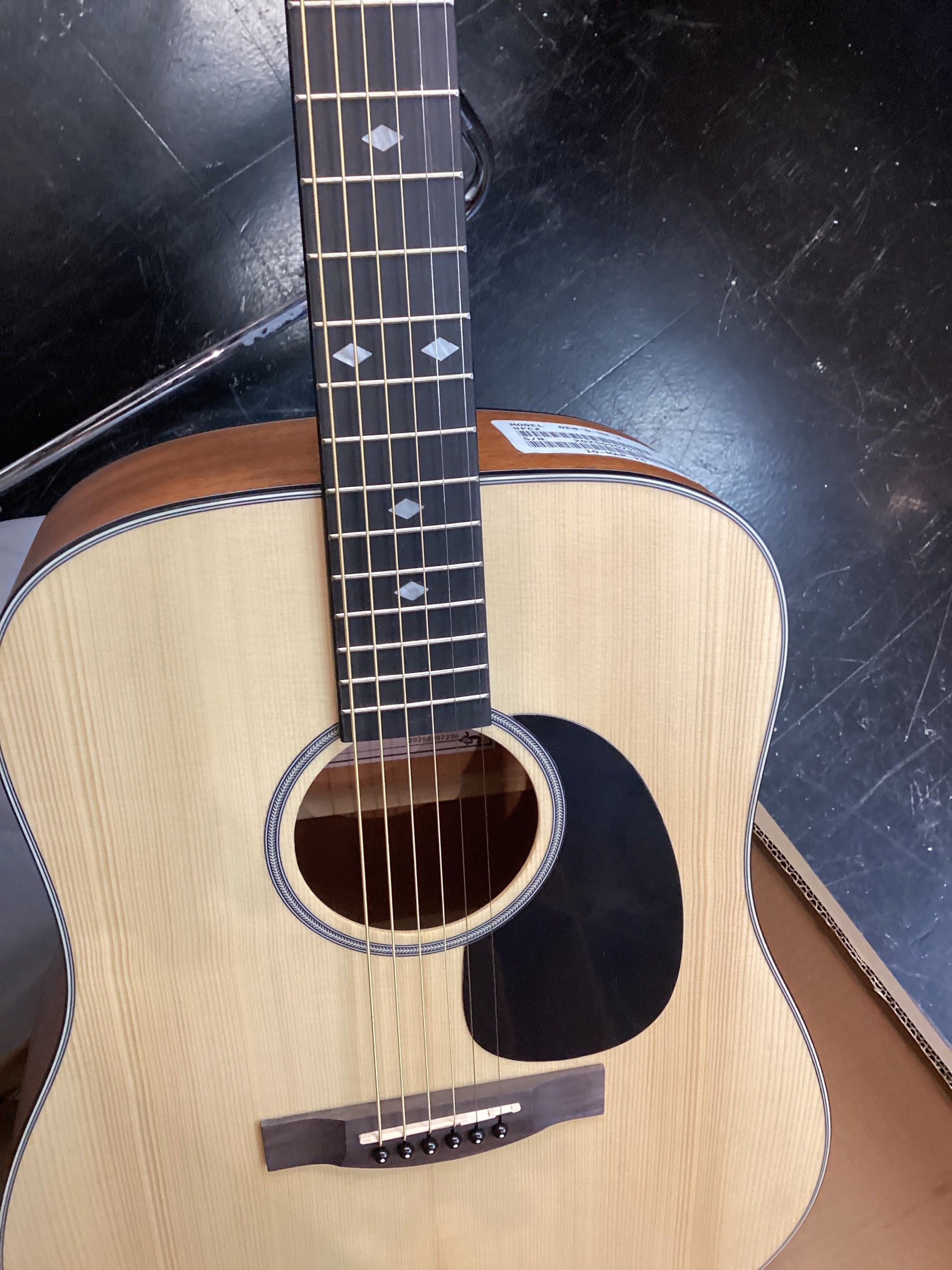 Denver D-MH-E acoustic guitar 
