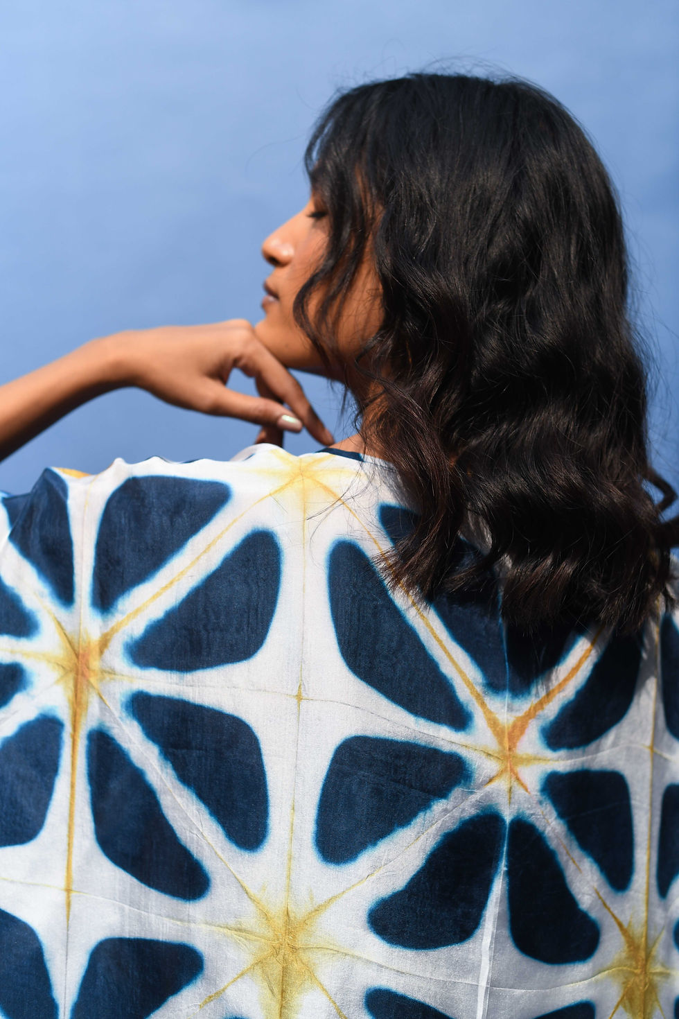 Thumbnail: Itajime Silk V-neck Poncho | snjor