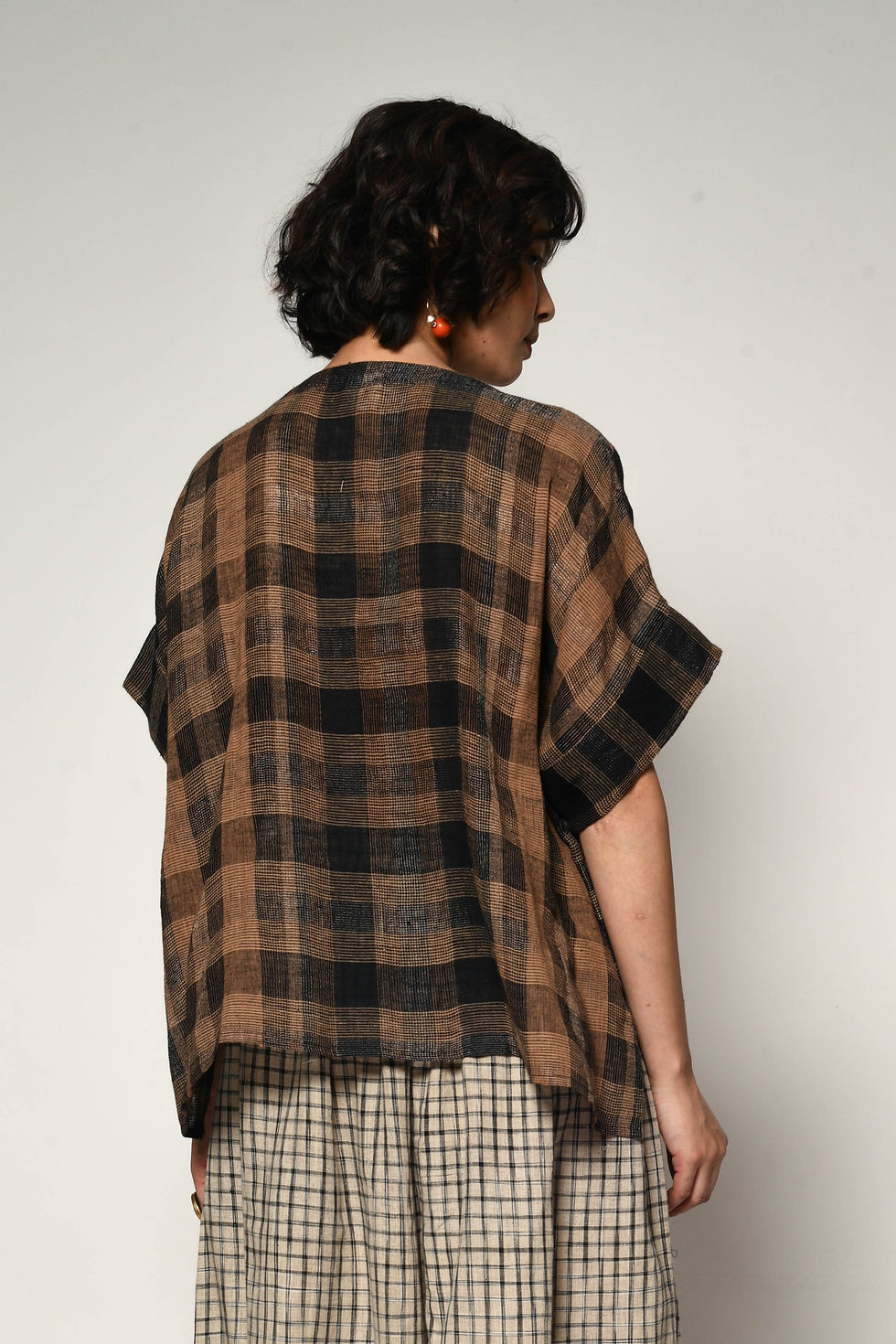 Thumbnail: Handloom Cotton Box Shirt | black & tan