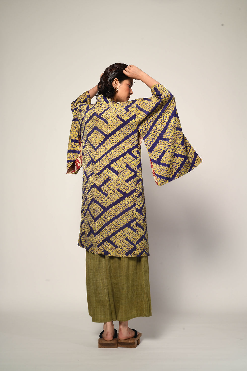 Thumbnail: Inazuma Shibori Silk Satin Haori | cream & navy