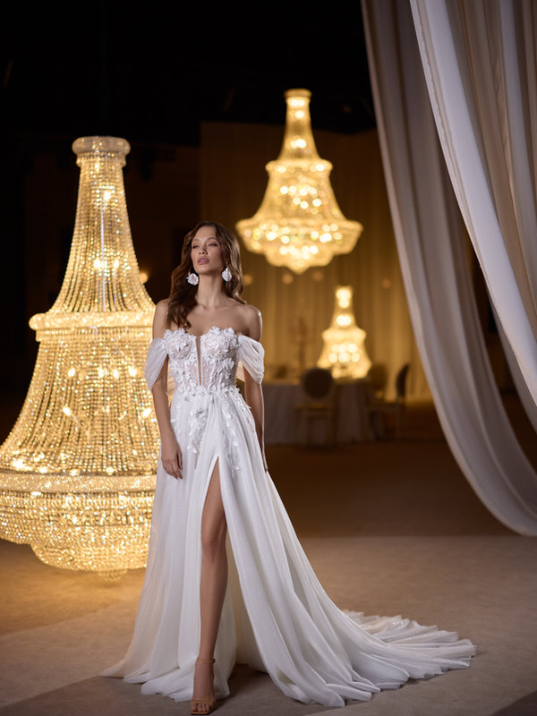 Bridal gown CH-02 at Cayla&rsquo;s Bridal Boutique, Potchefstroom