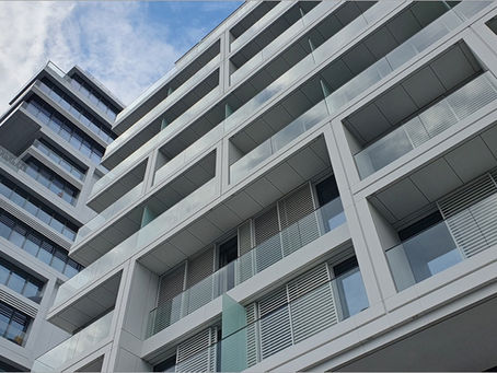 Vorgehängte hinterlüftete Fassaden (VHF): Vorteile, Aufbau & Planung vom Profi