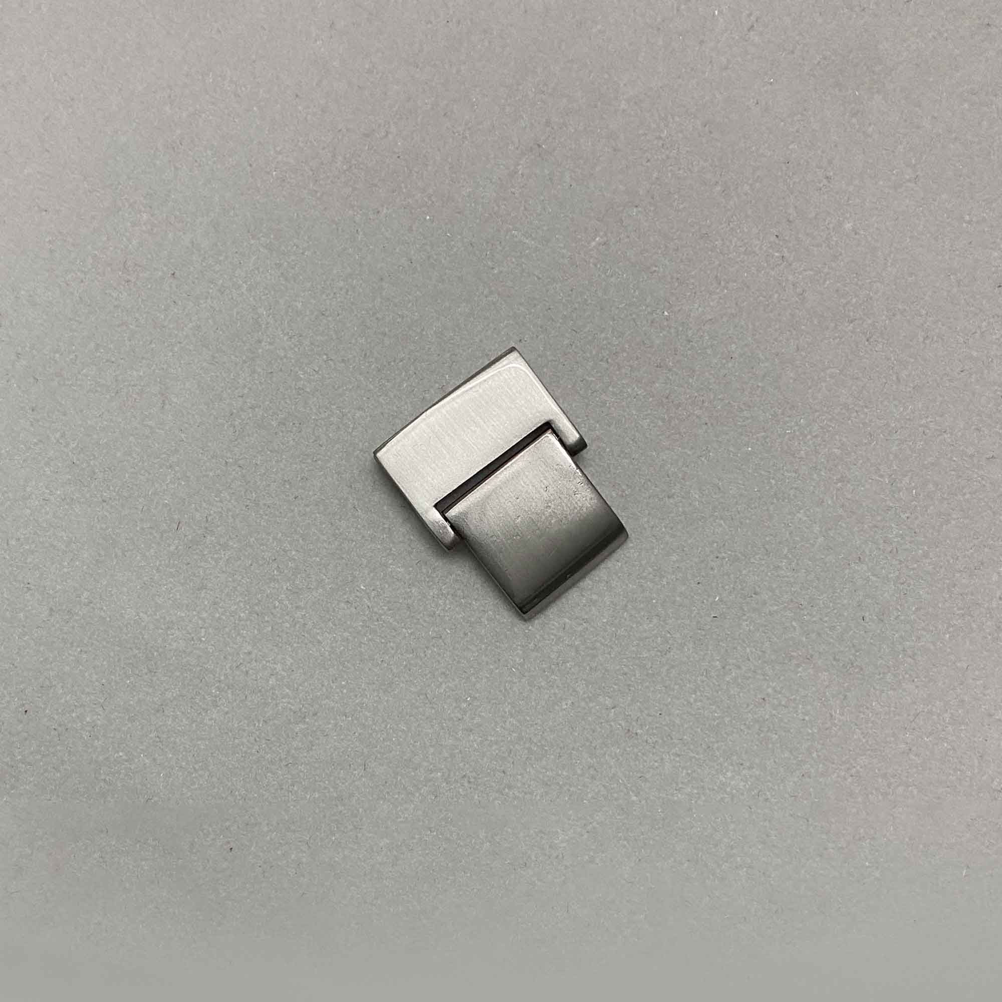 Decorative Metal Fitting for Bags, Wallets and Fashion Accessories