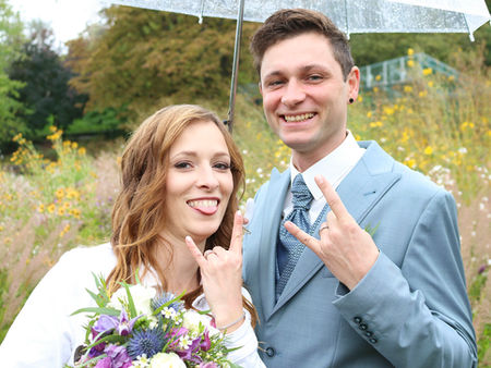 Regen-Shooting mit Sonnenschein Feeling: Hochzeit von Dennise und Wilhelm.
