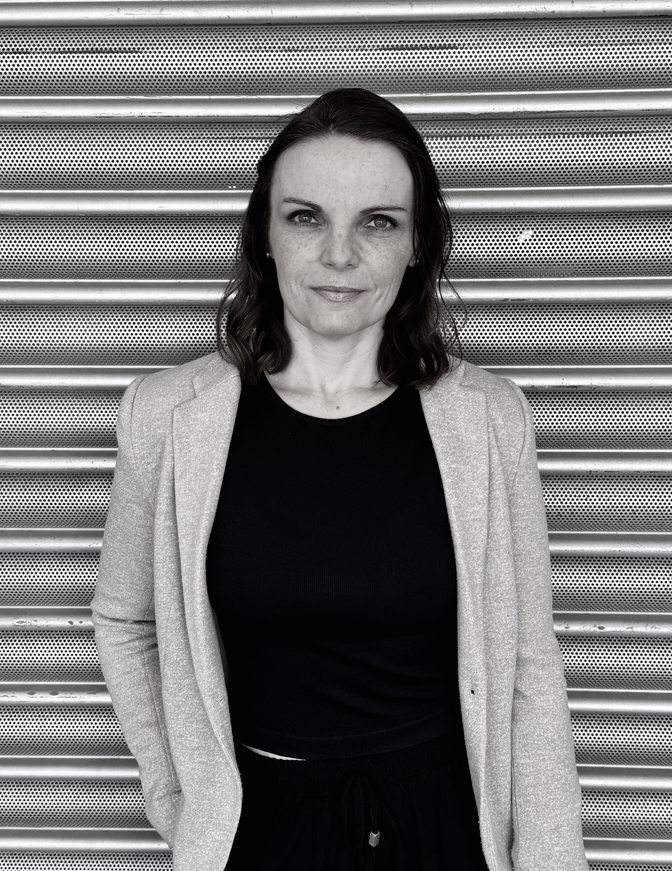 NicolePauschPortraitvorIndustrial.jpg