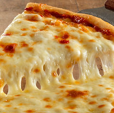 Tranche de pizza au fromage fondant, délicieuse