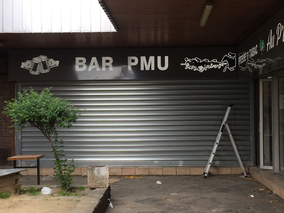 enseigne en tôle découpée