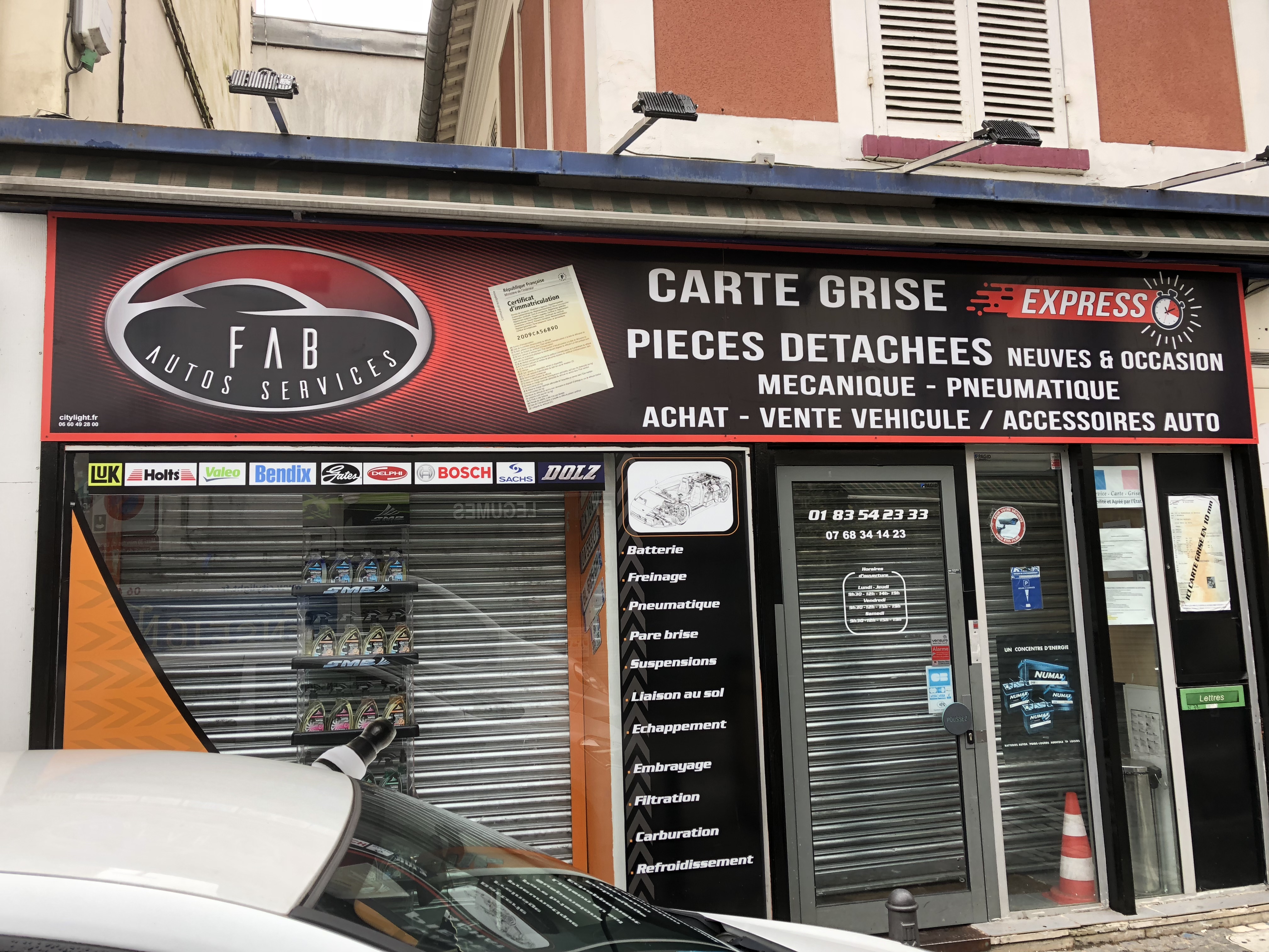 Enseigne avec décor adhésif