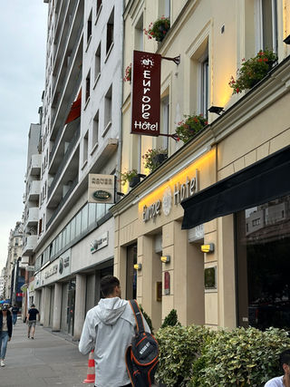 Caisson lumineux double faces avec décors adhésif