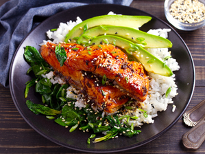 Pstruh lososovitý v teriyaki omáčce s mangoldem a sezamem