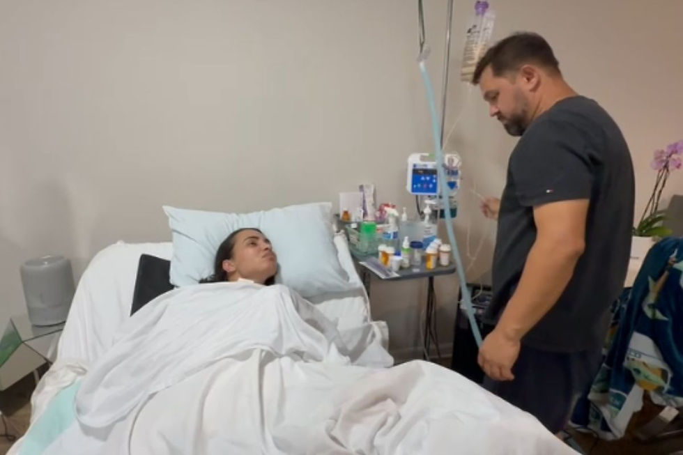 Fabíola já está na casa da família e deve continuar o tratamento no Brasil através do SUS