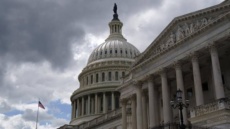 Câmara dos Deputados dos EUA aprova projeto de lei de defesa de US$1 trilhão