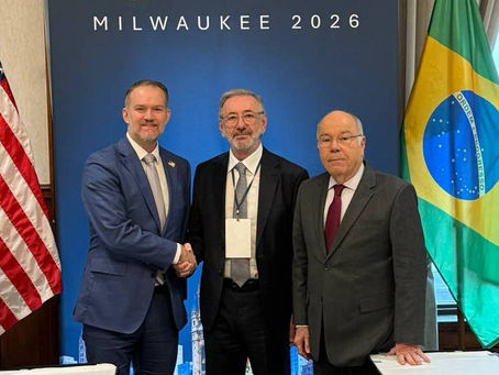Da esq. para a dir., o representante comercial dos EUA, Jamieson Greer, e os ministros Márcio Elias Rosa e Mauro Vieira em Wisconsin (