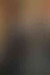 Hochzeitspaar mit Lichtschwertern vor dem Rathaus in Ulm, Spaß, Ulm. Hochzeitsfotograf Ulm.