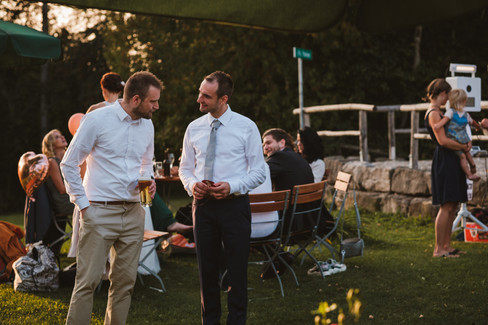 Lachen und Emotionen bei der Hochzeitsfeier