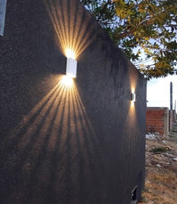 Arandelas de luz amarela, eletricista